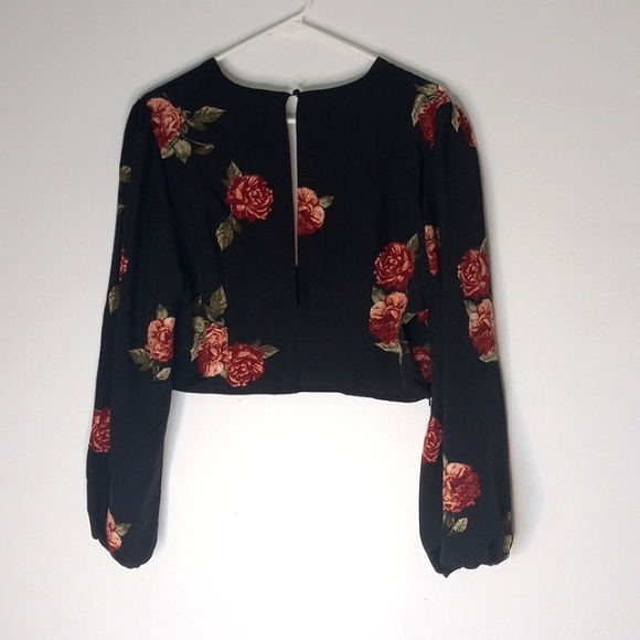 SHEIN Crop Top - Picture 3 of 4